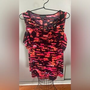 BOLD elements Red and Pink Sleeveless Graphic Blouse